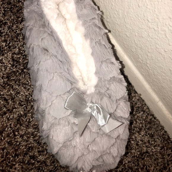 Fuzzy Women’s slippers - Picture 3 of 5